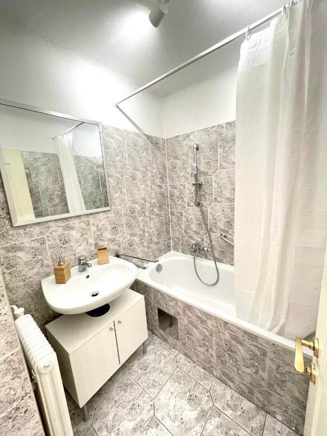 Cosy Apartment Near Schoenbrunn & Meidlinger Market เวียนนา ภายนอก รูปภาพ